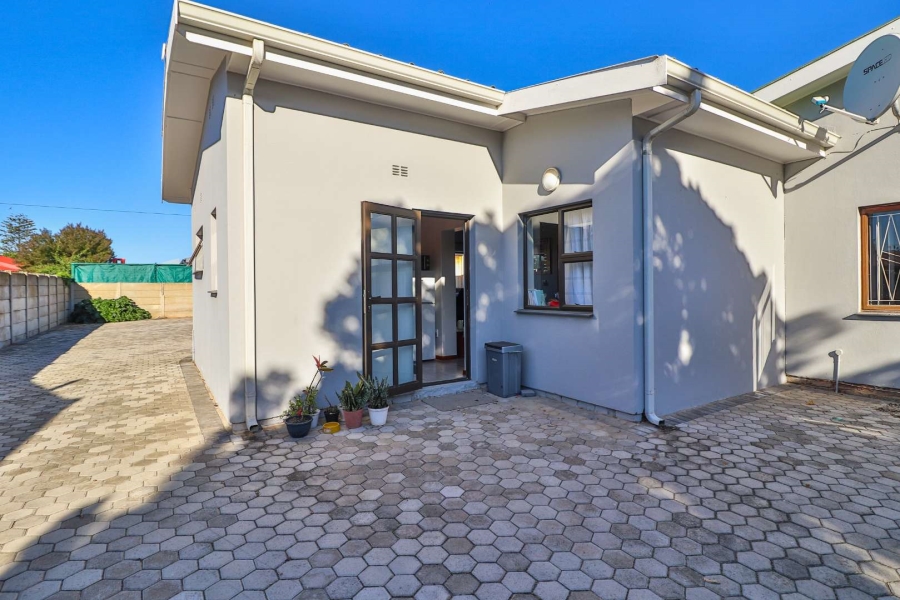 4 Bedroom Property for Sale in Hartenbos Central Western Cape